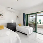 Apartment Home2book Terrace & Pool Retreat, Costa