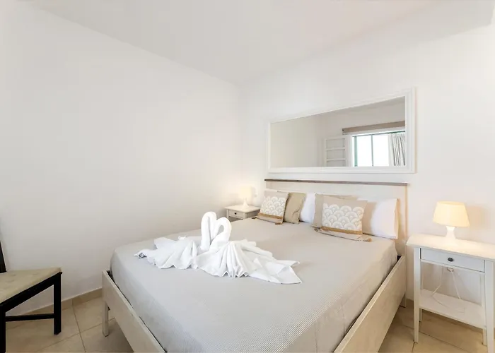 Apartment Home2book Terrace & Pool Retreat, Costa